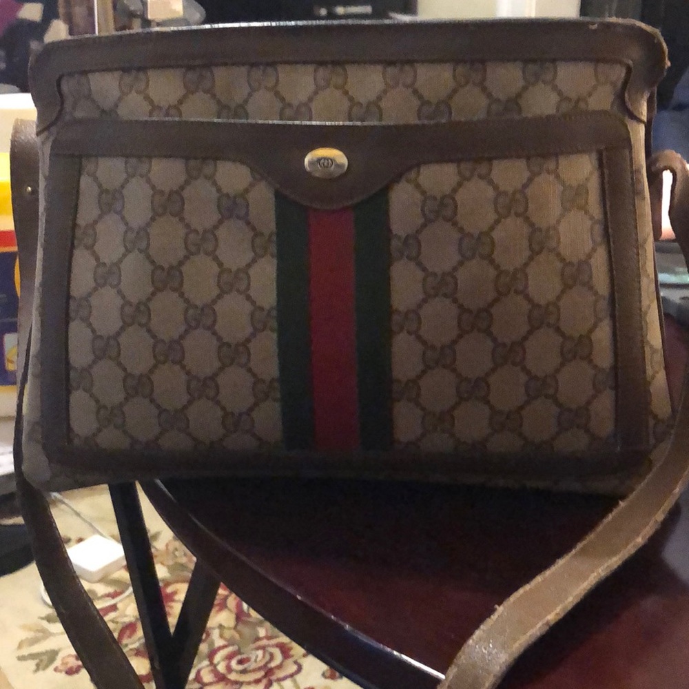 NOT FOR SALE ‼️‼️ Just sharing my Gucci vintage bag I just got. I love 💗 it.
